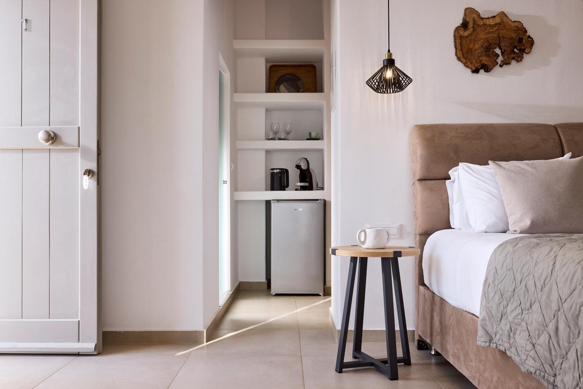 Kedros Milos Suites Adamantas  Exteriör bild