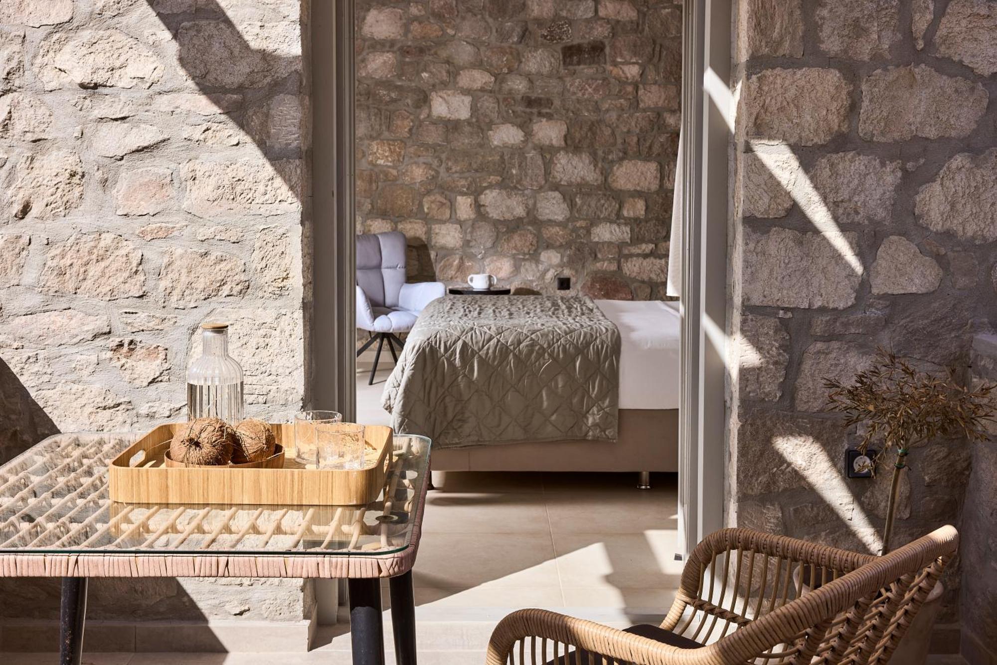 Kedros Milos Suites Adamantas  Rum bild