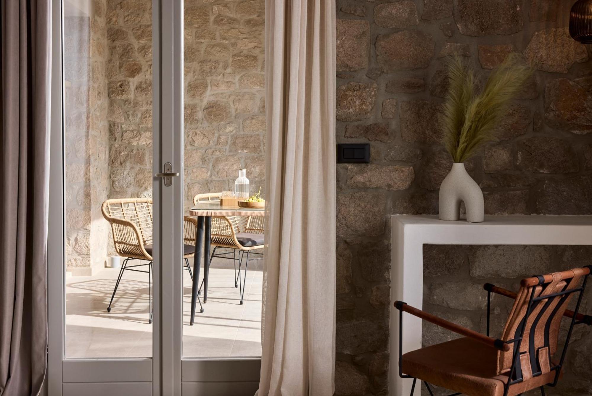 Kedros Milos Suites Adamantas  Rum bild